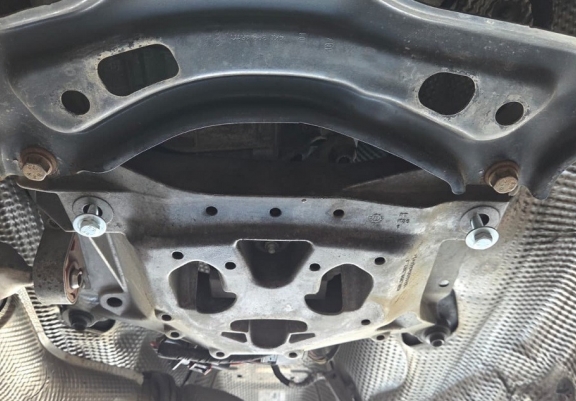 Unterfahrschutz für Motor der Marke Audi A6