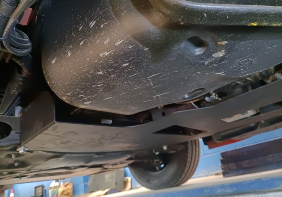 Unterfahrschutz für Katalysator/cat lock der Marke Nissan NV400